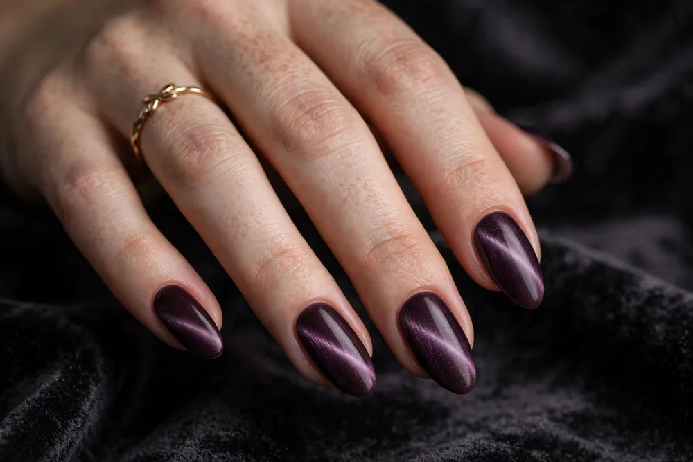 Velvet cat eye trendy nails