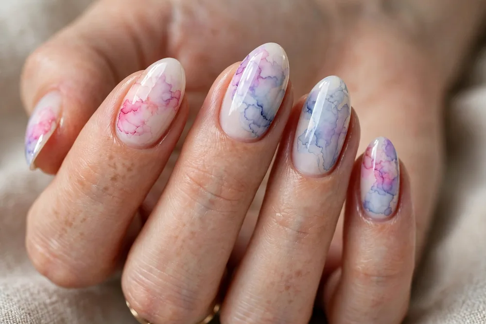 Blooming diffused nail art trendy nails